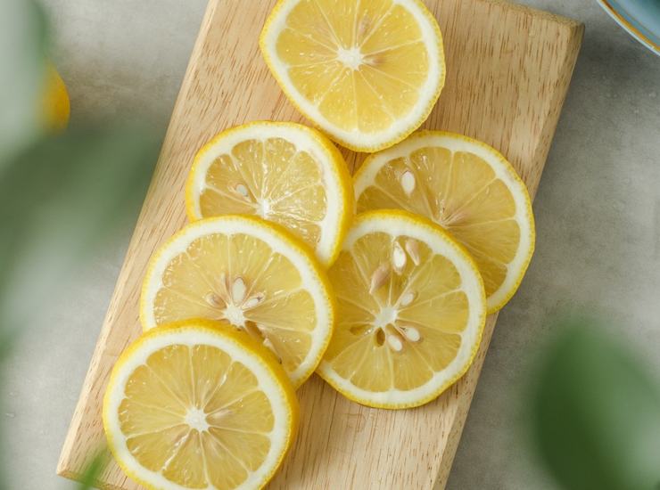 Fette di limone (Pixabay foto) - www.aforismicitazioni.it