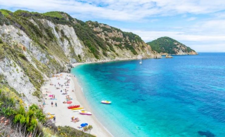 La fantastica spiaggia (Depositphotos foto) - www.aforismicitazioni.it