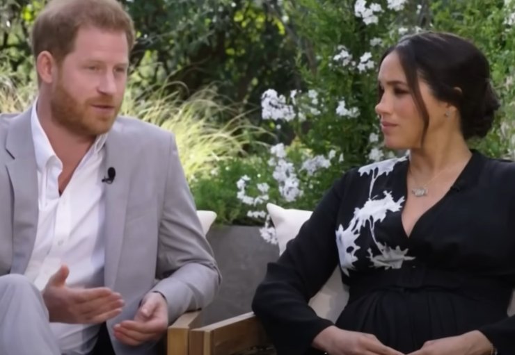 Harry e Meghan (The Royal Family Channel - youtube screenshot) - www.aforismicitazioni.it