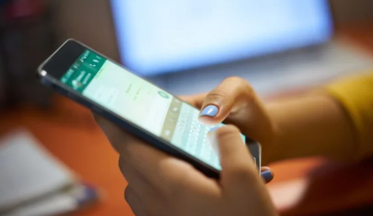 Chat di WhatsApp (Depositphotos foto) - www.aforismicitazioni.it