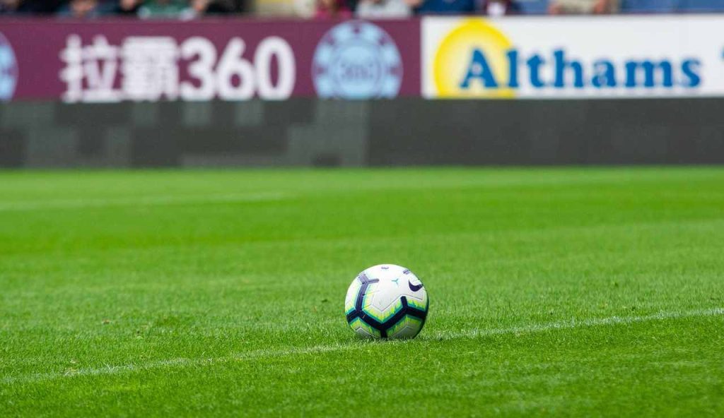 Un pallone sul campo