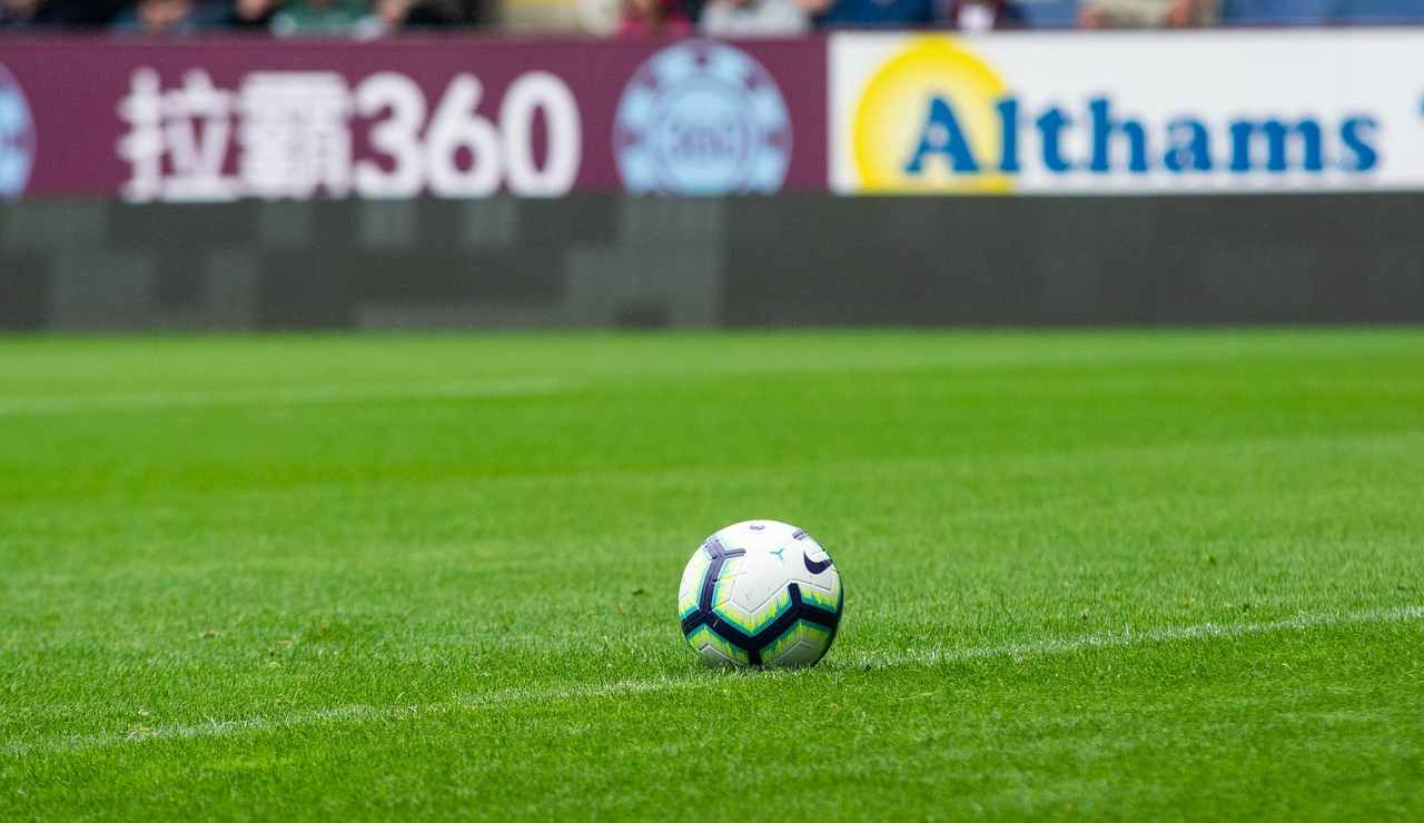 Un pallone sul campo