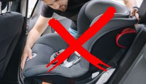 Illustrazione di un seggiolino (Canva FOTO) - aforismi-citazioni.it