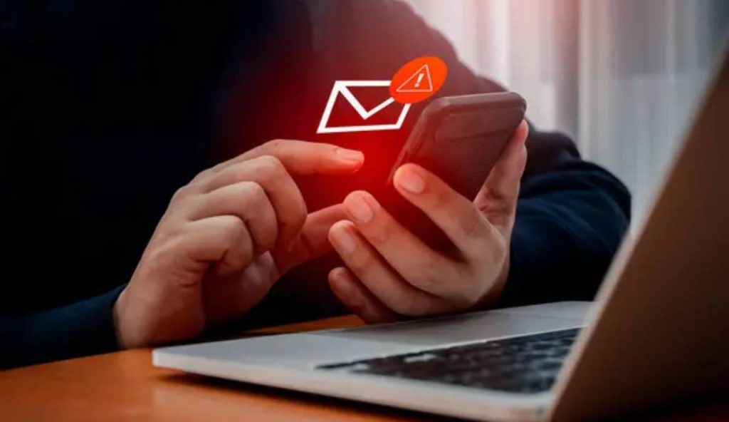 Intercettano lavoro attenzione applicazione scaricata truffa