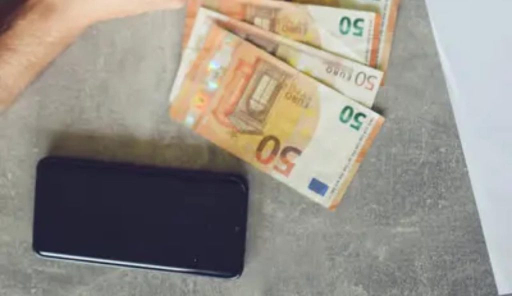 Risparmiare smartphone spesa eviti perdere 50 euro