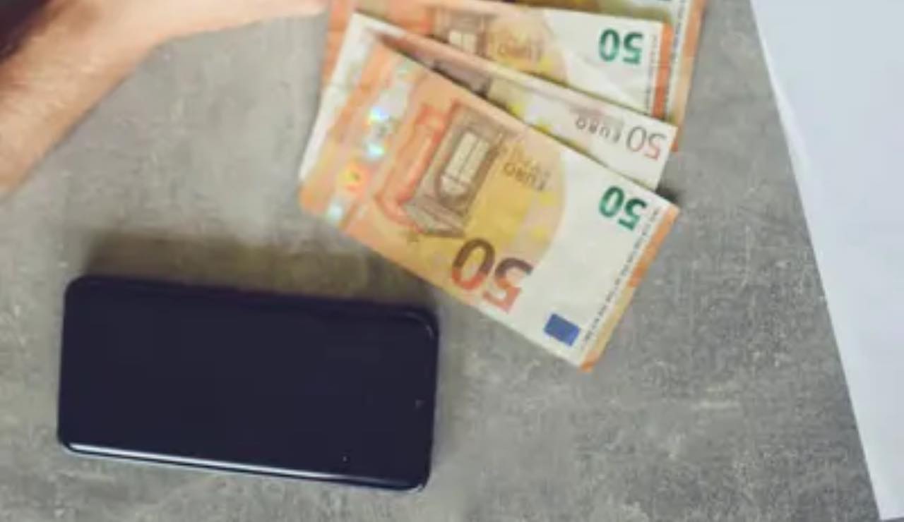 Risparmiare smartphone spesa eviti perdere 50 euro