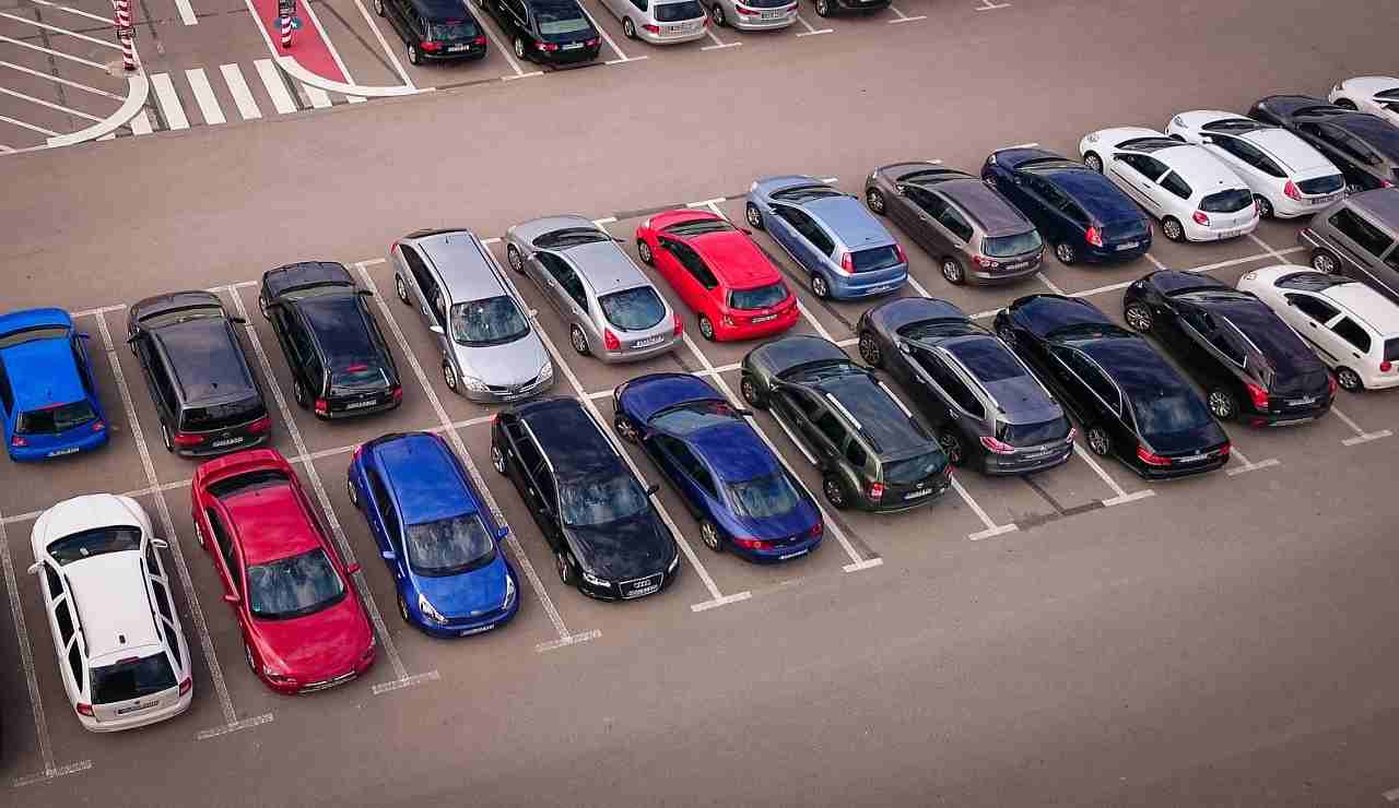 macchine parcheggiate