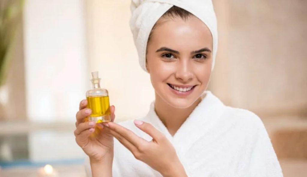Olio essenziale per il viso (Depositphotos foto) - www.aforismicitazioni.it