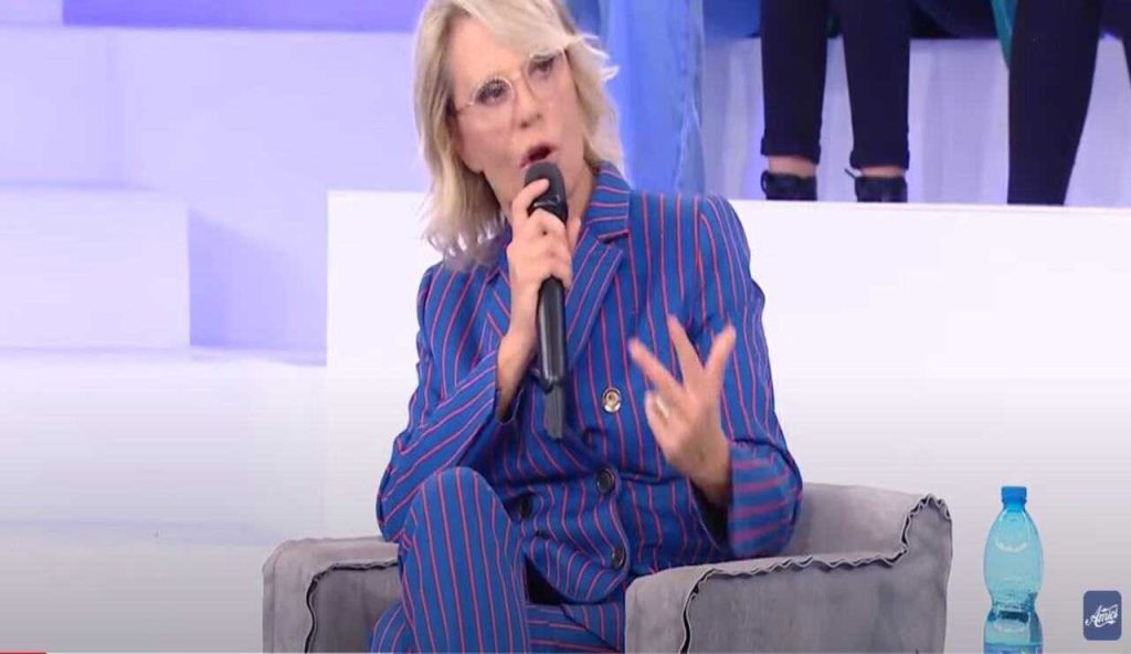 Maria de Filippi si esprime (screenshot Amici di Maria De Filippi - YouTube) - www.aforismicitazioni.it