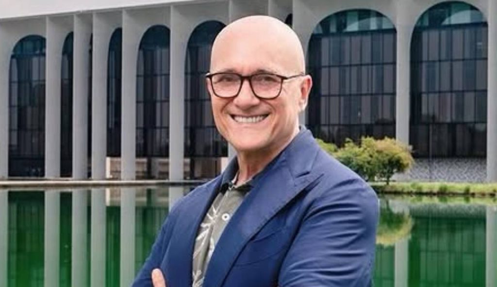Adesso avete bisogno di me: Alfonso Signorini ha un asso nella manica | Con questo nome può cambiare le sorti del GF