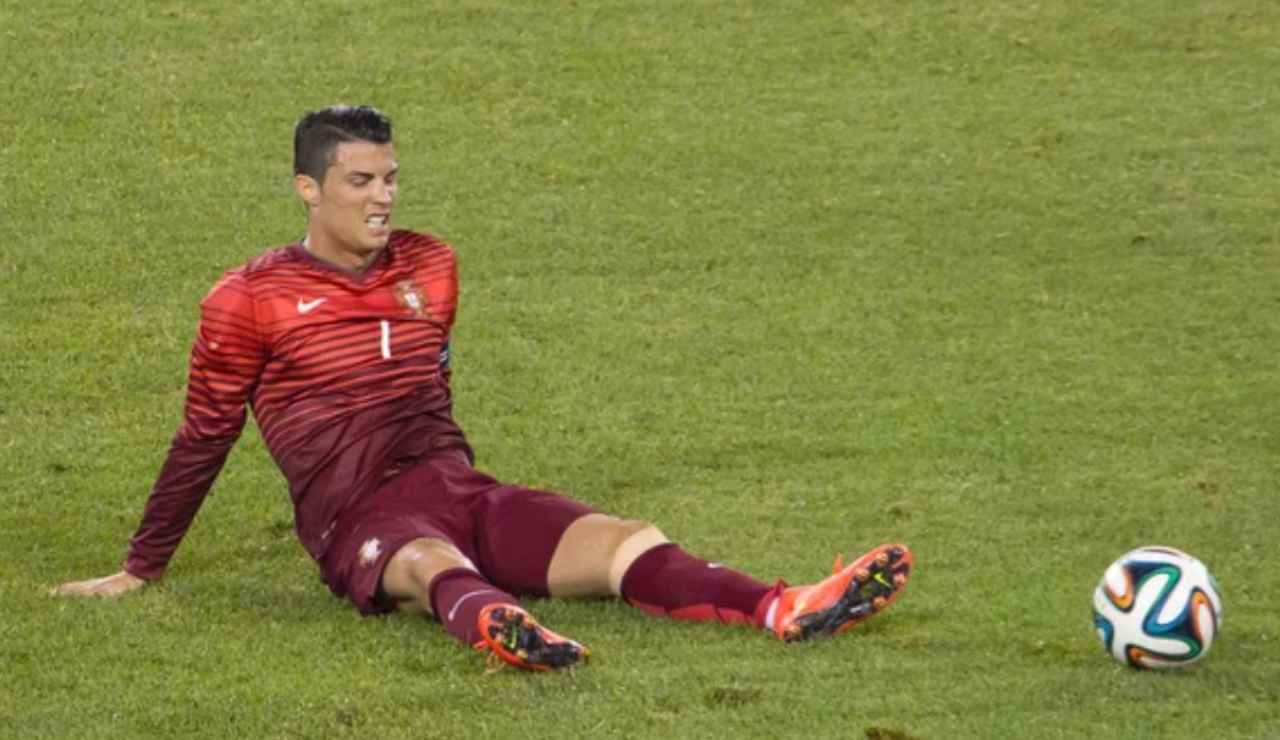 Cristiano Ronaldo con la nazionale (Depositphotos foto) - www.aforismicitazioni.it
